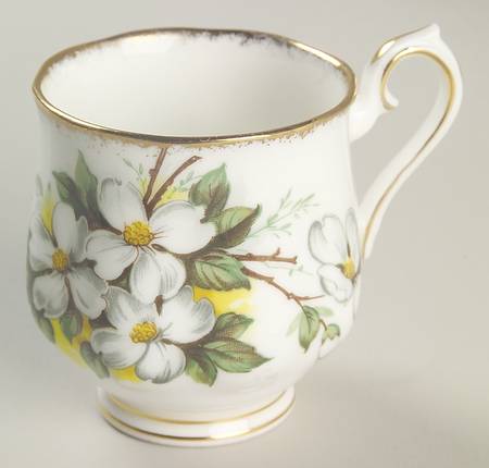 White Dogwood (Brushed Gold Grim Footed Demitasse Cup