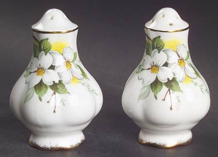 White Dogwood (Brushed Gold Grim Salt & Pepper Set