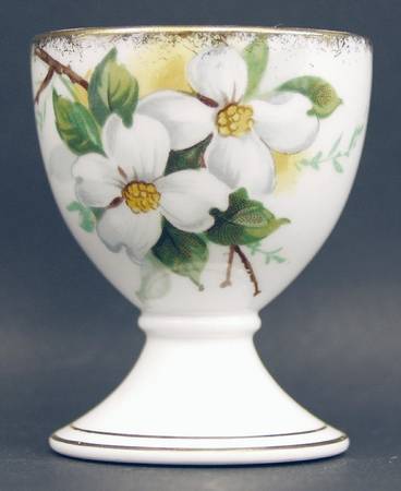 White Dogwood (Brushed Gold Grim Single Egg Cup