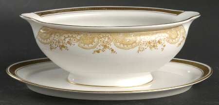 Chantilly Gravy Boat with Attached Underplate