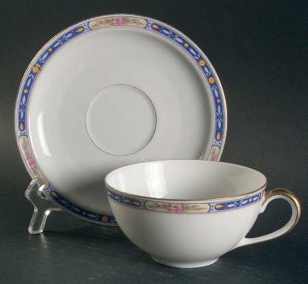 The Kempton Oversized Cup & Saucer Set