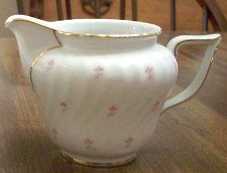 ROB104 Creamer