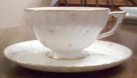 ROB104 Footed Cup & Saucer Set