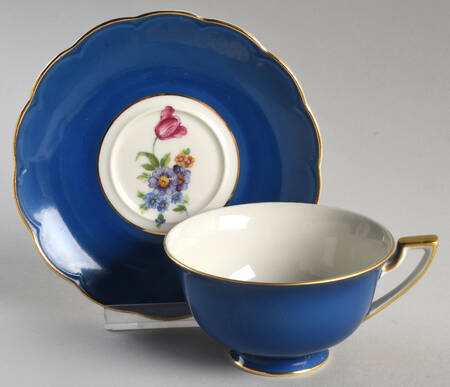 ROB107 Footed Cup & Saucer Set