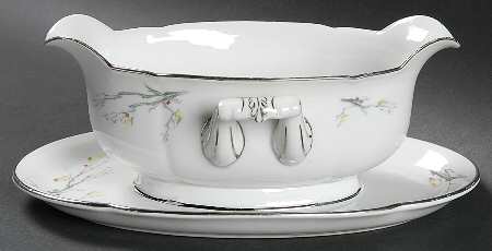 ROB144 Gravy Boat with Attached Underplate