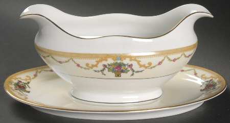 ROB16 Gravy Boat with Attached Underplate