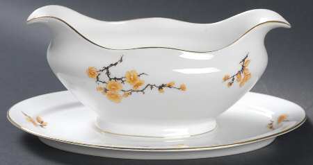 ROB19 Gravy Boat with Attached Underplate