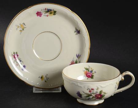 ROB28 Footed Cup & Saucer Set
