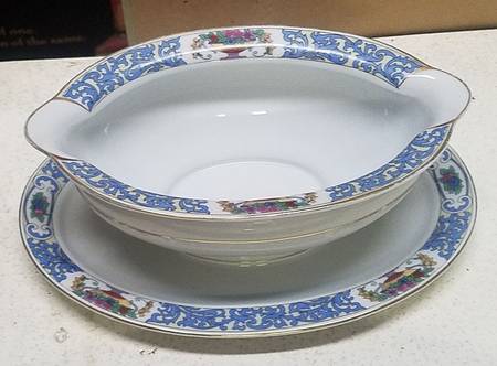 ROB29 Gravy Boat with Attached Underplate
