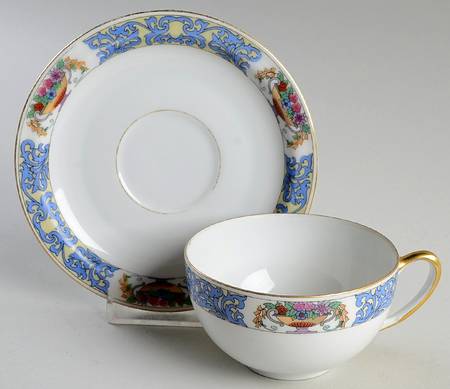 ROB29 Footed Cup & Saucer Set