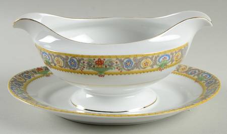 ROB32 Gravy Boat with Attached Underplate