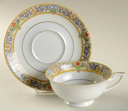 ROB32 Footed Cup & Saucer Set