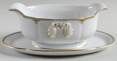 ROB34 Gravy Boat with Attached Underplate