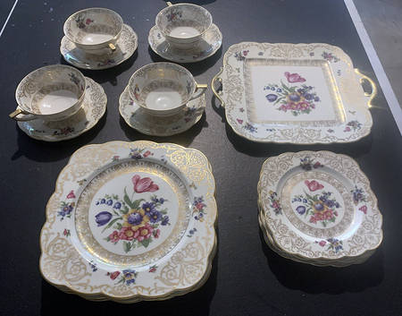 ROB97 Square Handled Cake Plate
