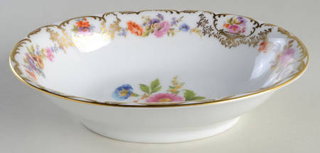 Vienne (White, Smooth) 9" Oval Vegetable Bowl