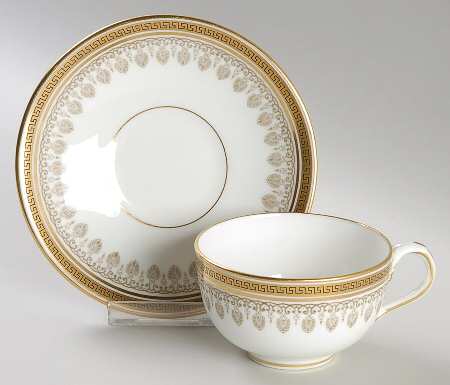 H1640 Traditional Footed Cup & Saucer Set