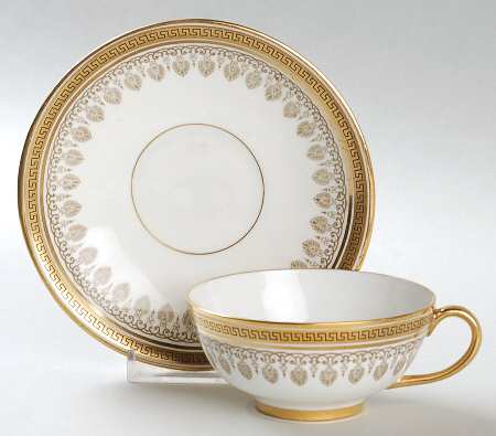 H1640 Traditional Footed Cup & Saucer Set