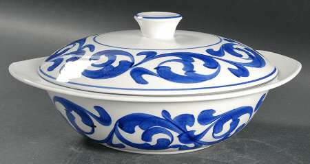 Blue Scroll Round Covered Vegetable
