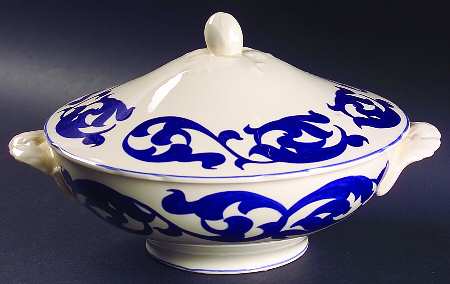 Blue Scroll Round Covered Vegetable