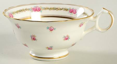 K8627 Footed Cup