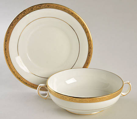 L4142 Footed Cream Soup Bowl & Saucer Set
