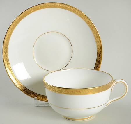L4142 Flat Cup & Saucer Set