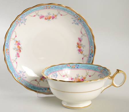L9170 Footed Cup & Saucer Set