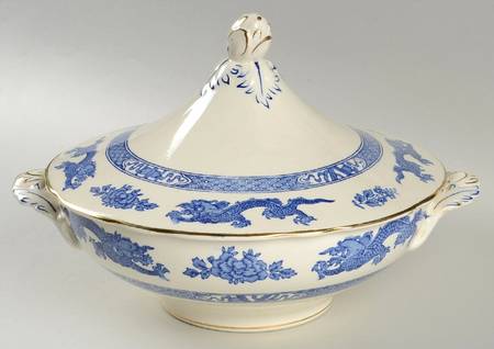 Dragon (Gold Trim) Round Covered Vegetable