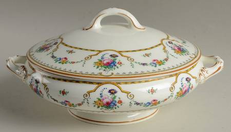Sledmere (White Background) Round Covered Vegetable