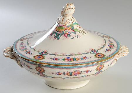 Souvenir Aqua (Scalloped, Cream) Round Covered Vegetable