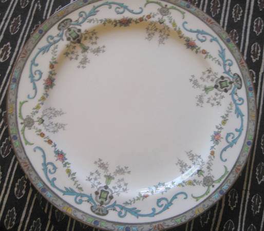 V5225 Dinner Plate