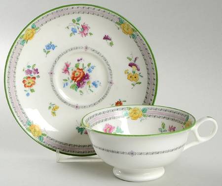 V840 Footed Cup & Saucer Set
