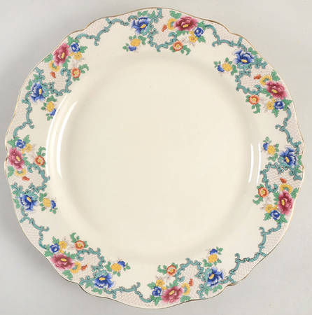 Victoria (Scalloped, Gold Trim) 15" Chop Plate (Round Platter)
