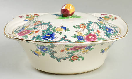 Victoria (Scalloped, Gold Trim) Round Covered Vegetable