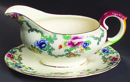 Victoria (Scalloped, Gold Trim) Gravy Boat with Attached Underplate