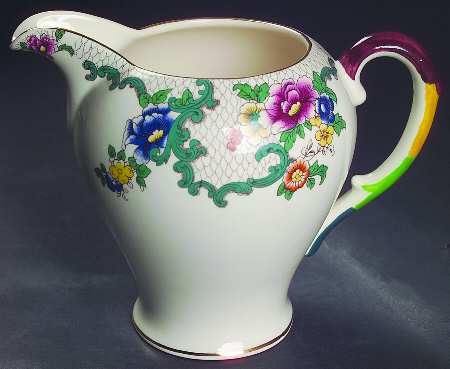 Victoria (Scalloped, Gold Trim) 24 Oz Pitcher