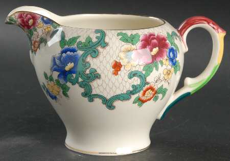 Victoria (Scalloped, Gold Trim) Creamer