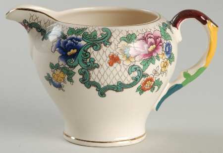 Victoria (Scalloped, Gold Trim) Mini Creamer