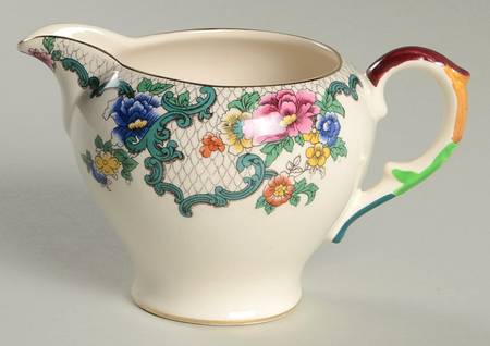 Victoria (Scalloped, Gold Trim) Creamer
