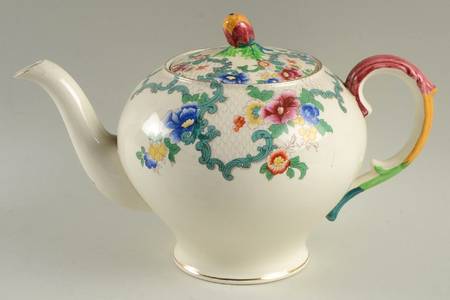 Victoria (Scalloped, Gold Trim) Teapot & Lid