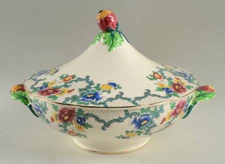Victoria (Scalloped, Gold Trim) Round Covered Vegetable