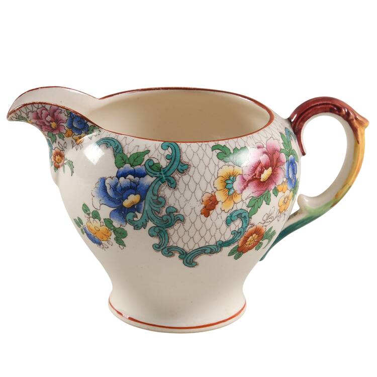 Victoria (Scalloped, Red Trim) Creamer