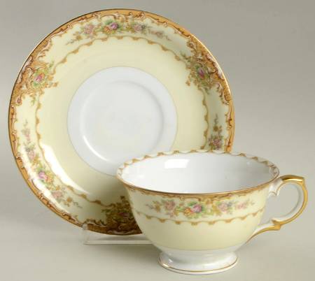 Alva Footed Cup & Saucer Set