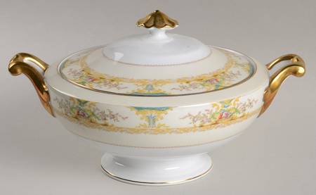Carthage Round Covered Vegetable