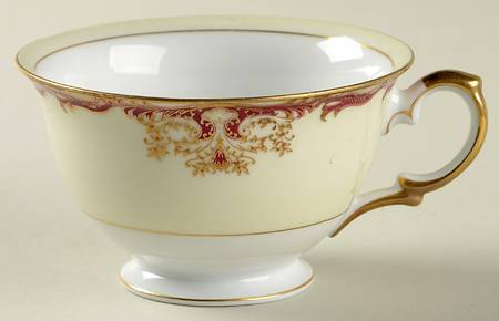 Derby Footed Cup