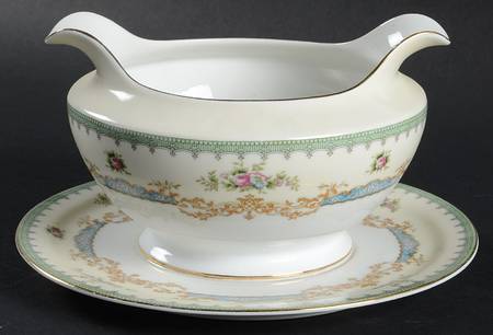 Easton Gravy Boat with Attached Underplate