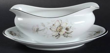 Enchantment Gravy Boat with Attached Underplate