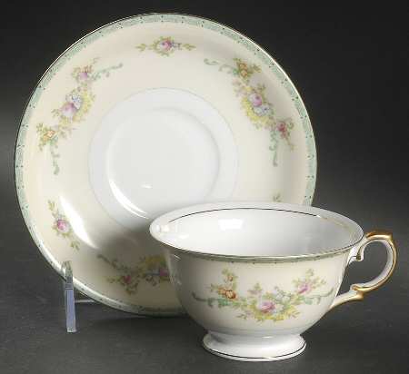Hudson Footed Cup & Saucer Set