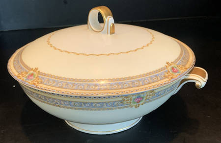 Peoria Round Covered Vegetable