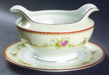 Racine Gravy Boat with Attached Underplate